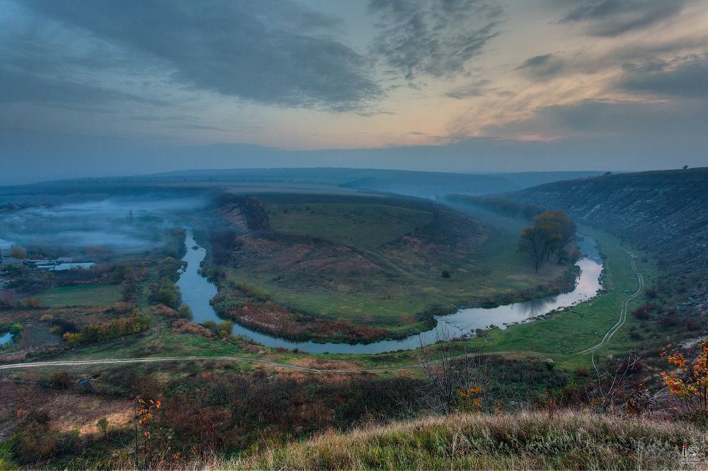 Morning fog. Autumn.