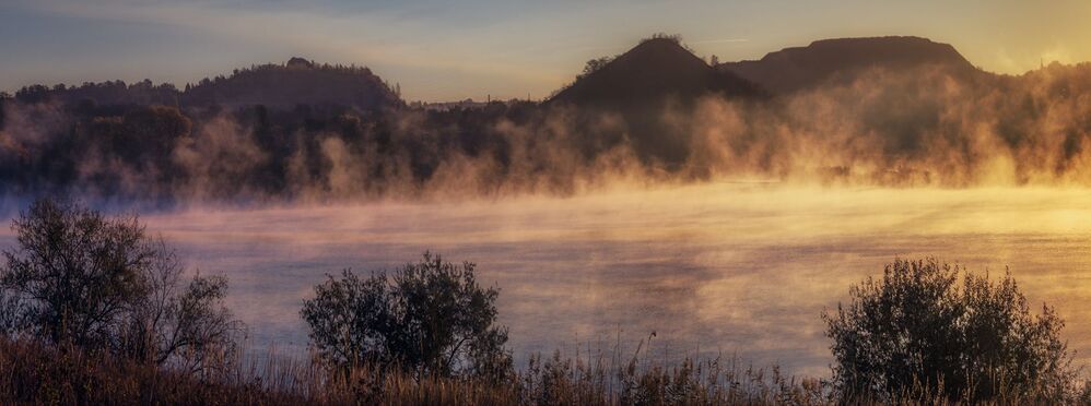 Спят курганы темные...