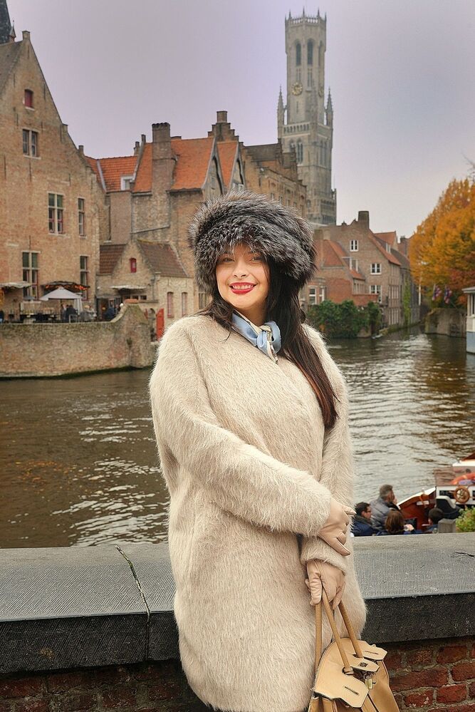 Girls in Bruges.