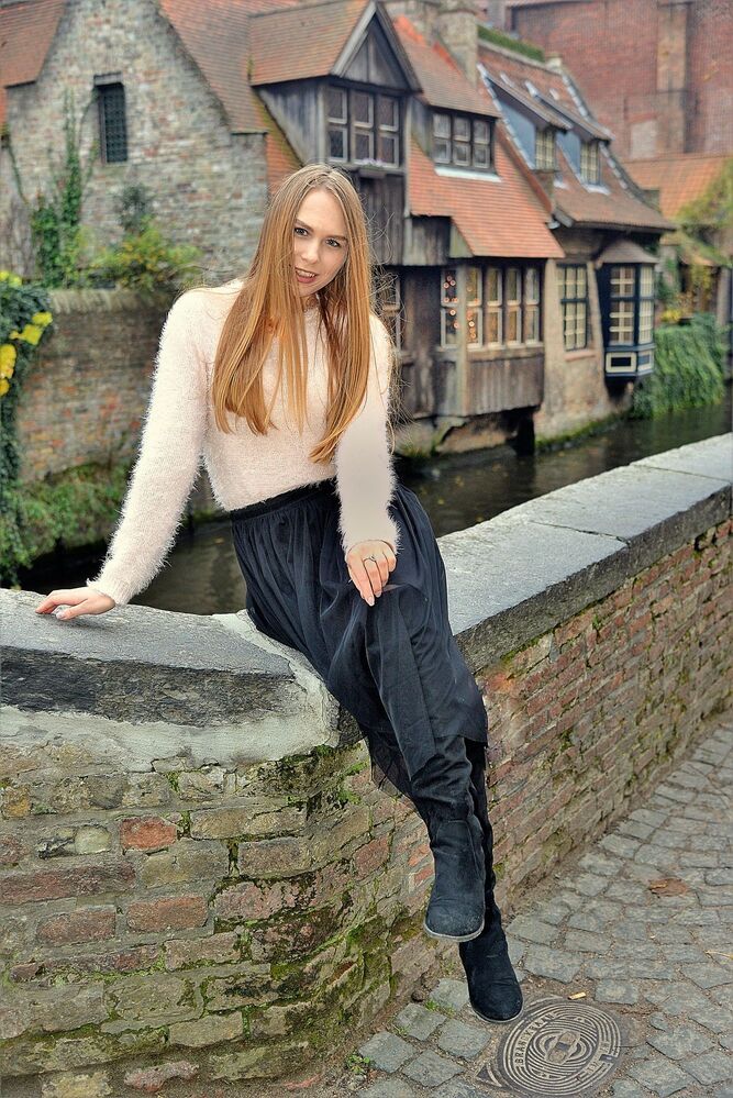 Girls in Bruges.