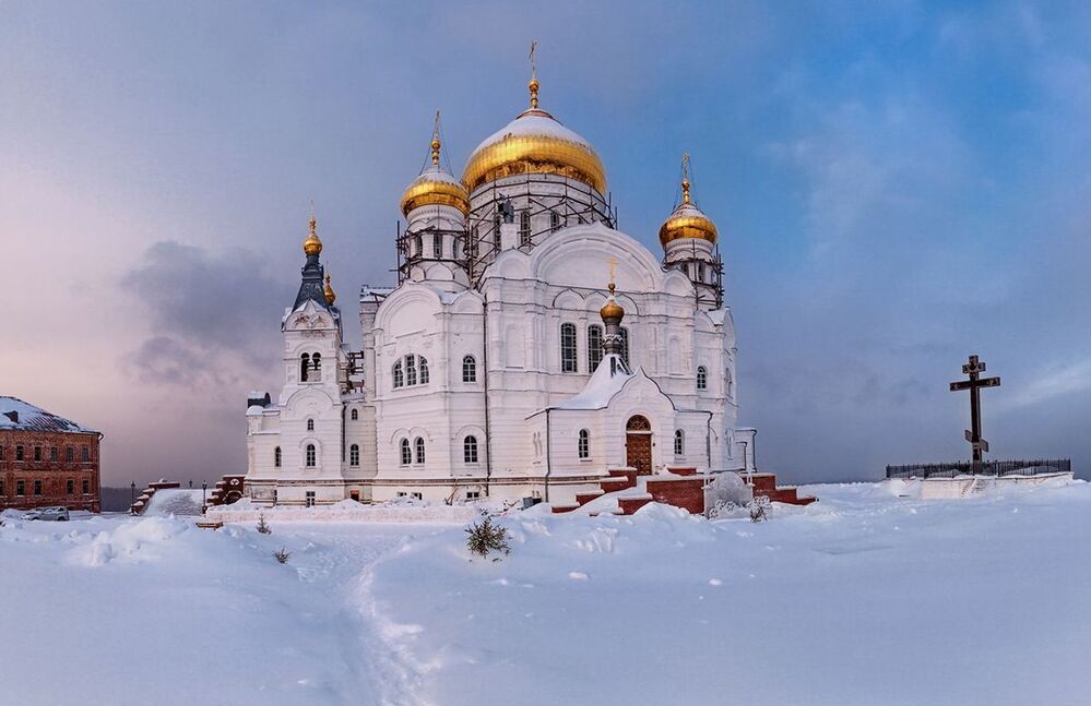 Белогорский монастырь и его окрестности
