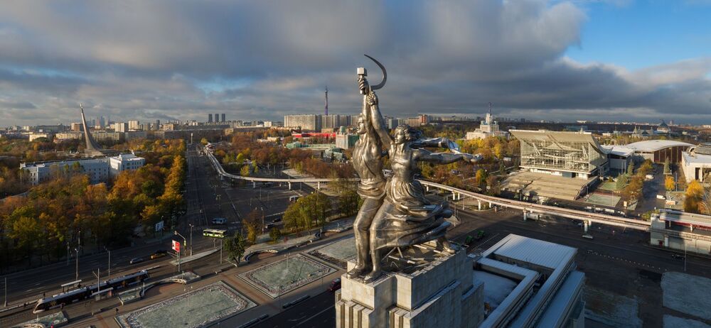 Рабочий и колхозница