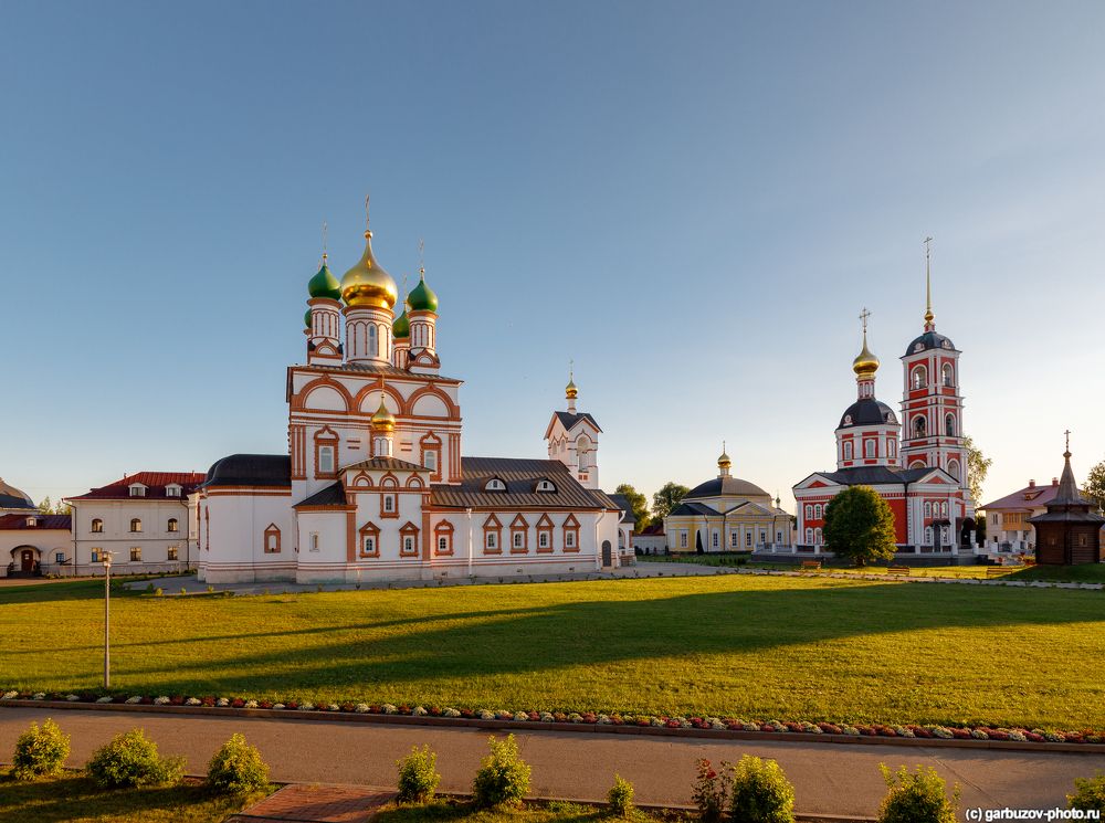 Ростов Великий. Троице-Сергиев Варницкий монастырь.