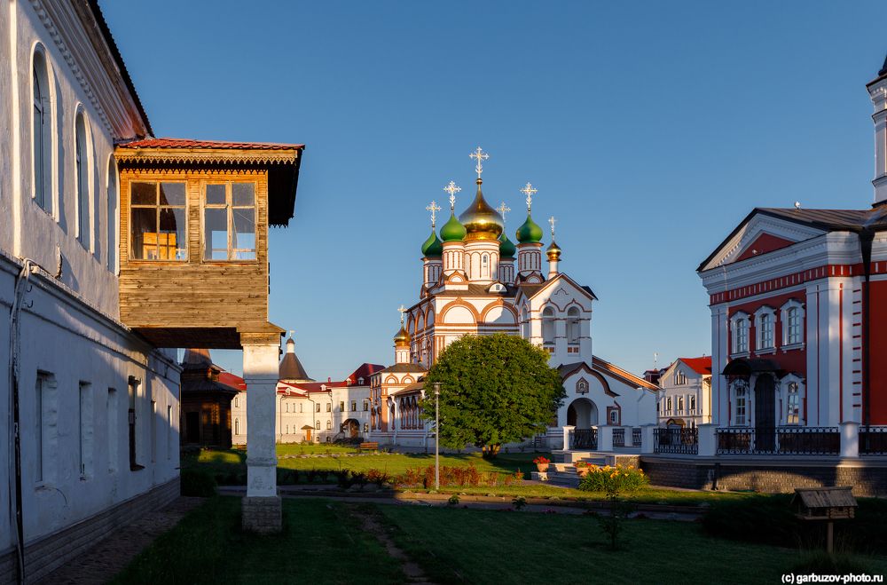 Ростов Великий. Троице-Сергиев Варницкий монастырь.