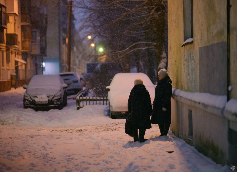 Вечер, мелкий снег