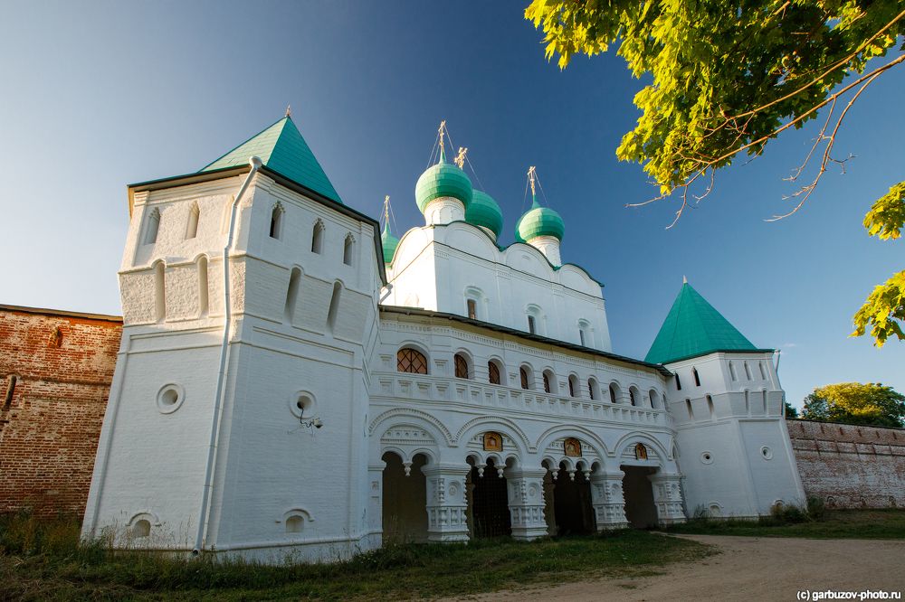 И монастырь и крепость