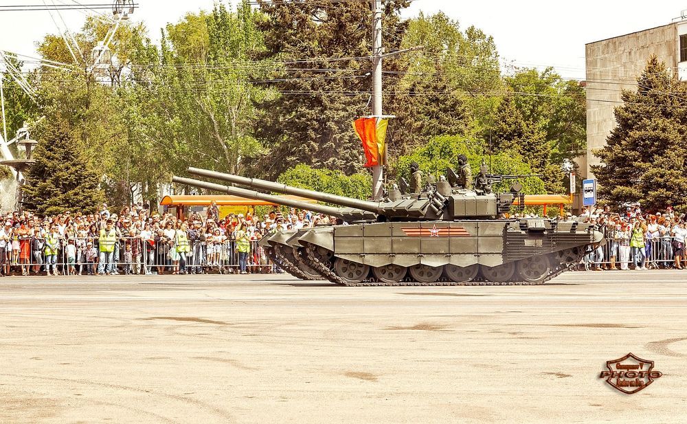 по Дону танки грохотали..