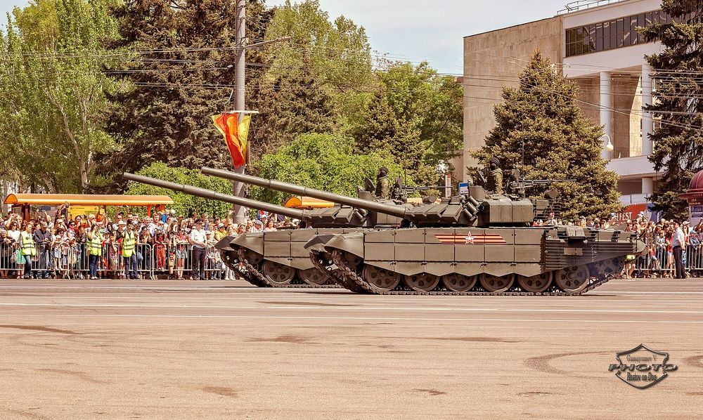 по Дону танки грохотали..