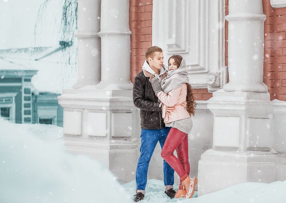 True love and a winter kiss!