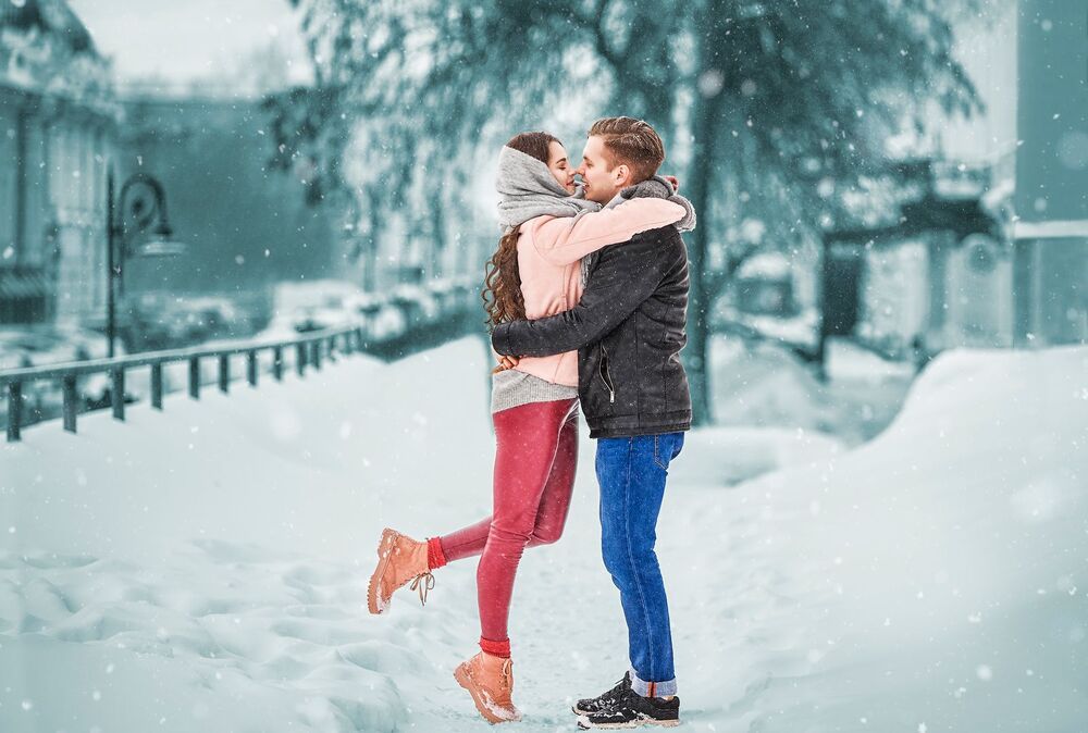 True love and a winter kiss!