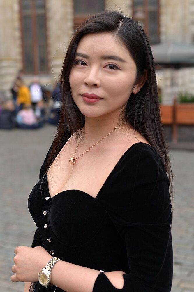 Streetportraits of girls of Brussels(Belgium)