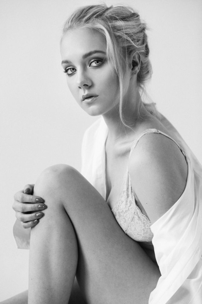 Лена в черно-белом.