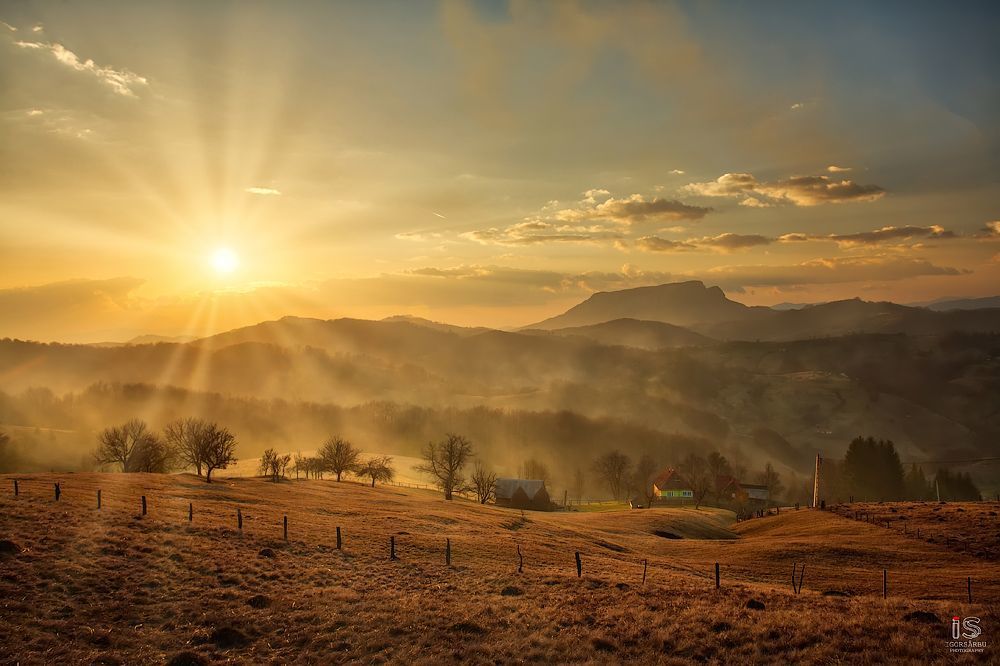 Magestic mountain sunset