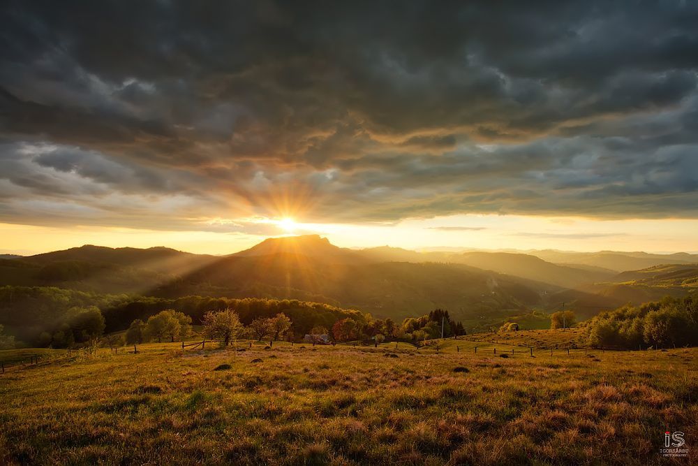 Magestic mountain sunset