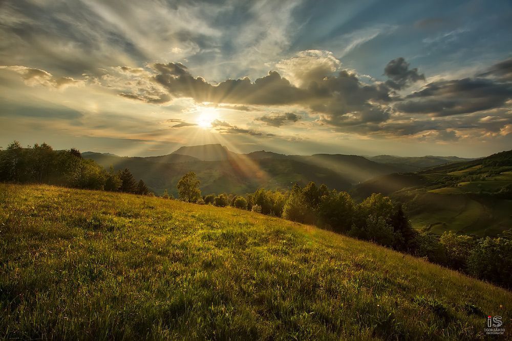 Magestic mountain sunset