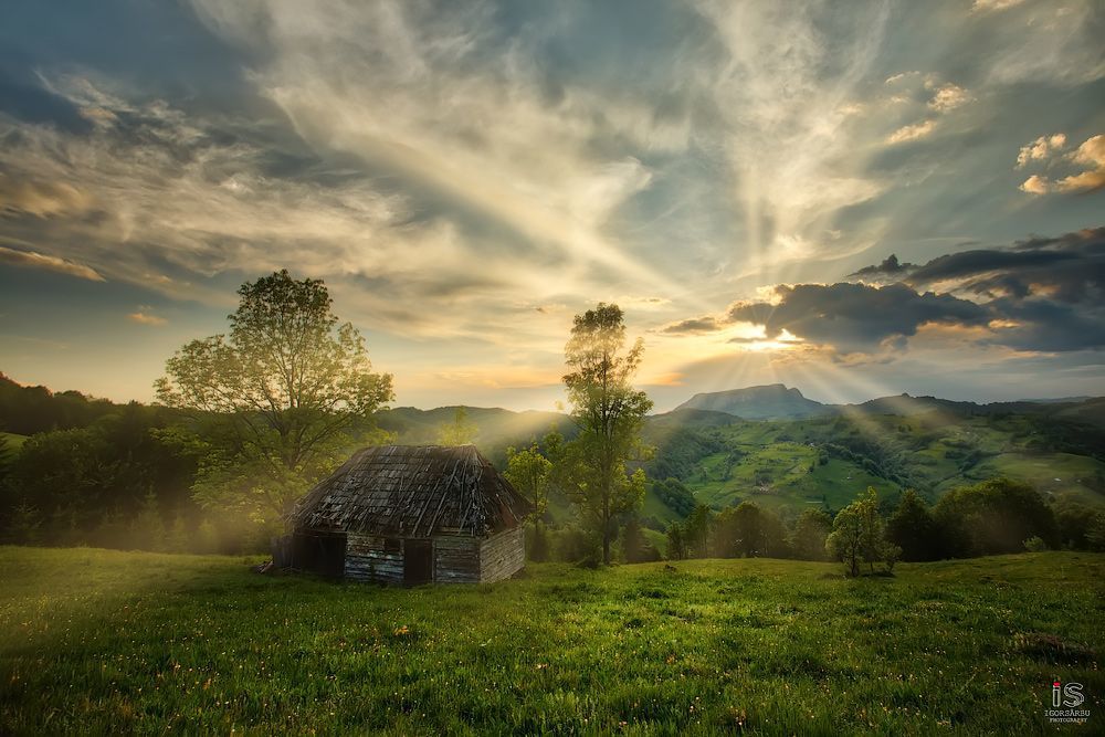 Magestic mountain sunset