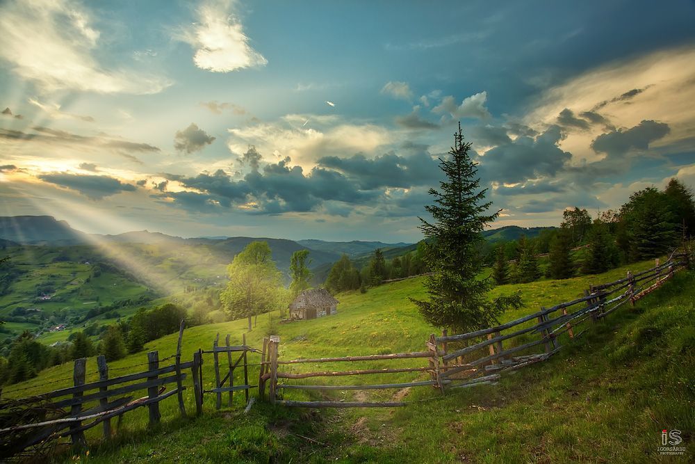 Magestic mountain sunset