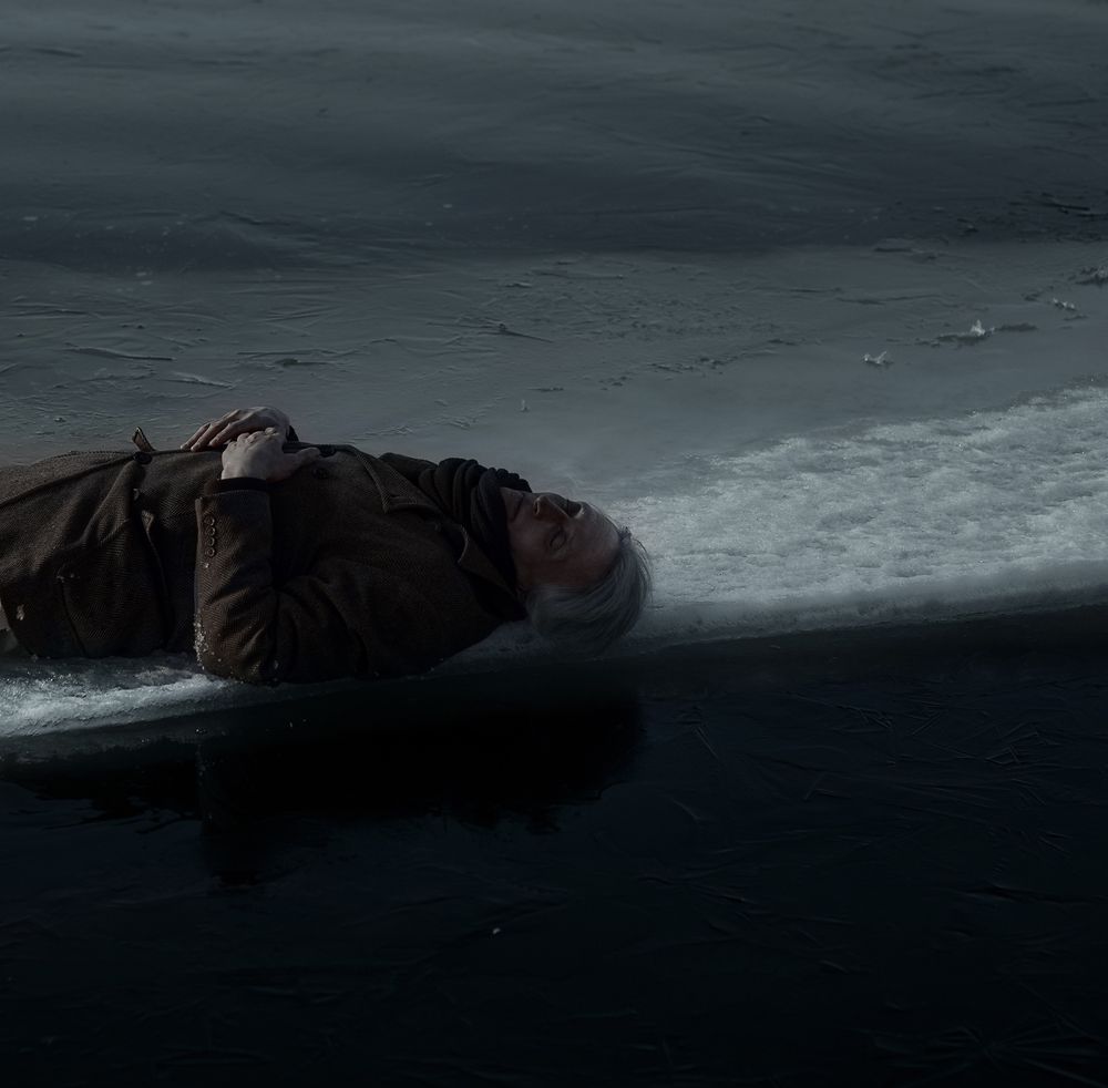 Depression Самое страшное для человека, она ломает стимул и желание. В ней утонуть может абсолютно все, даже вся твоя жизнь. Спасибо Ивану Петкову в реализации этого проекта.