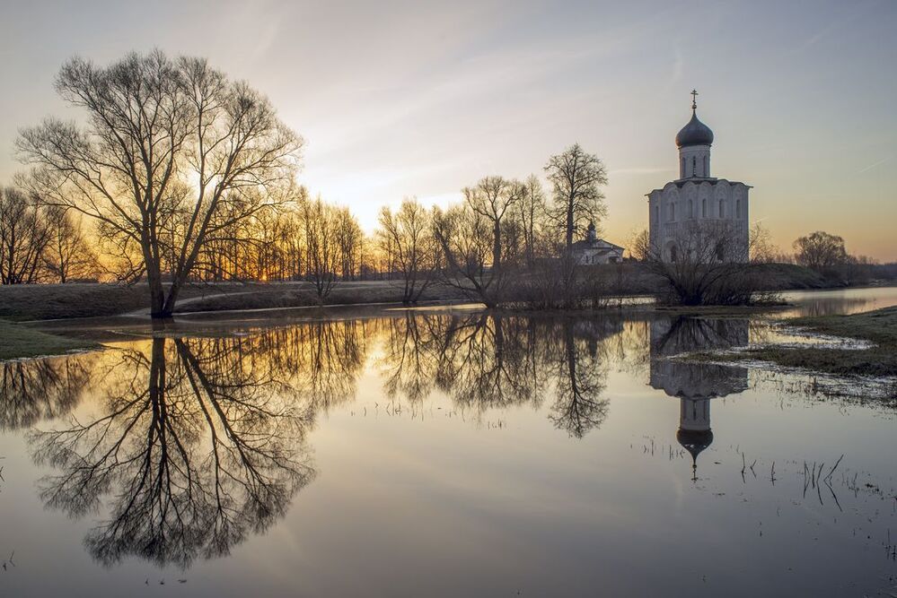 Покрова на Нерли.Апрель.