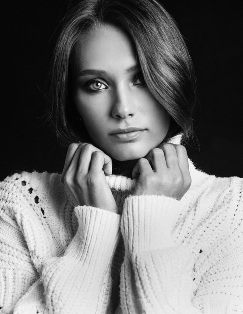 Аля в черно-белом.