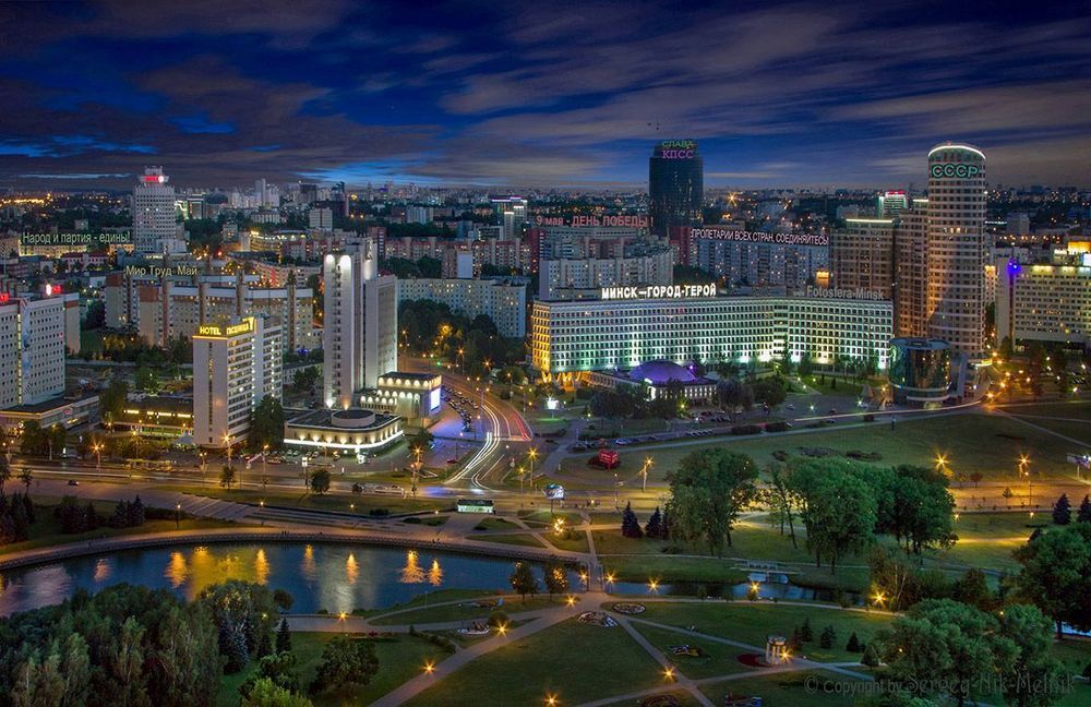 Минск ГОРОД-ГЕРОЙ! Вечернее фото проспекта Победителей в Минске с высоты птичьего полёта.