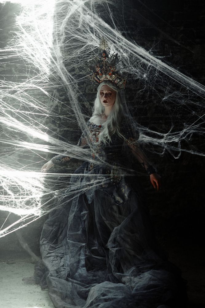 "Queen of the web" Holland MAY 2019 Фото снято в одном из замков в Бельгии. По поводу организации фотосессий +7-911-948-34-93