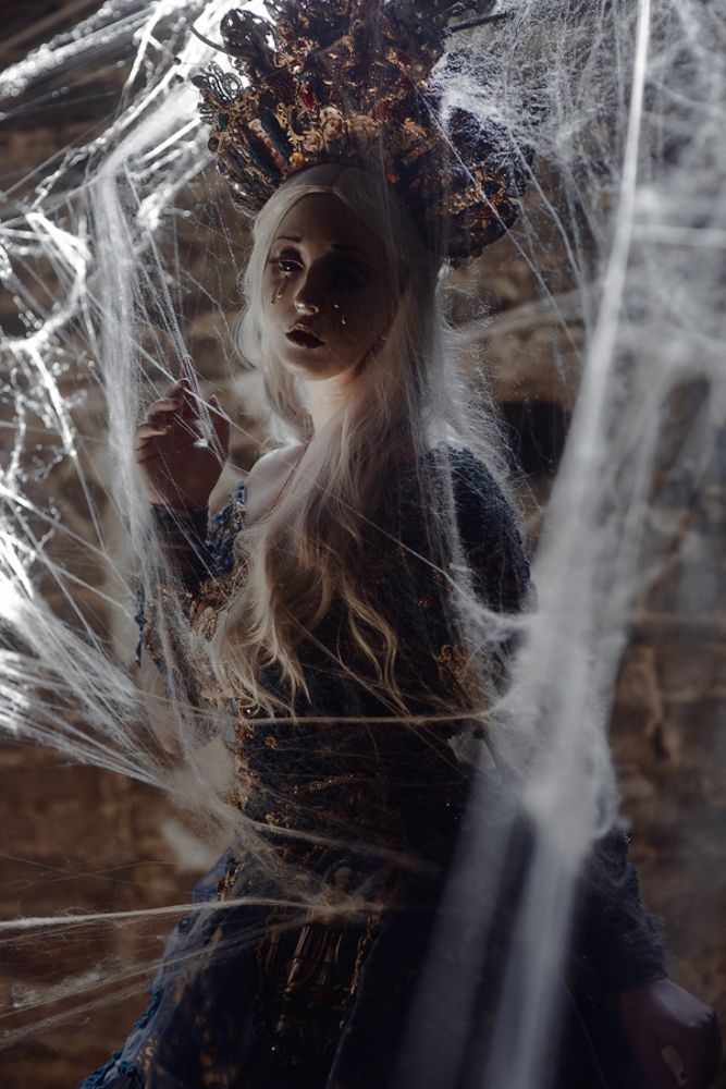 "Queen of the web" Holland MAY 2019 Фото снято в одном из замков в Бельгии. По поводу организации фотосессий +7-911-948-34-93