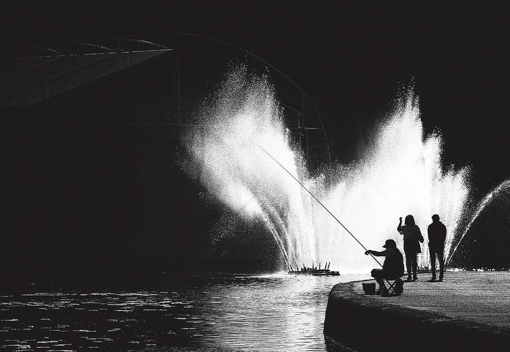 У фонтана / Near a Fountain