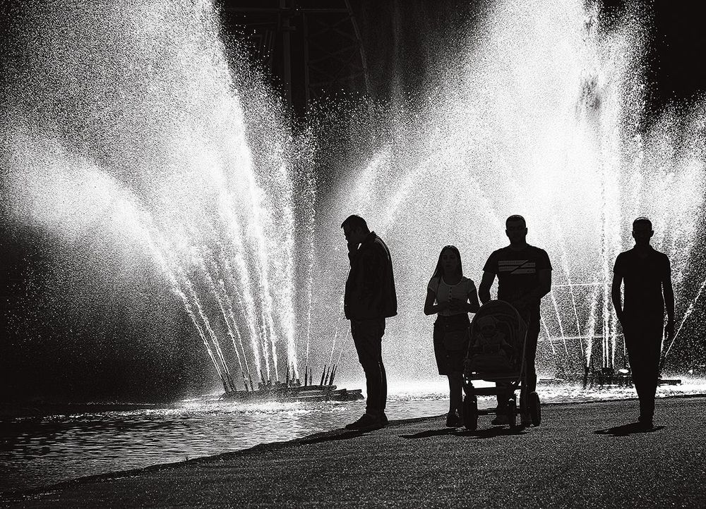 У фонтана / Near a Fountain