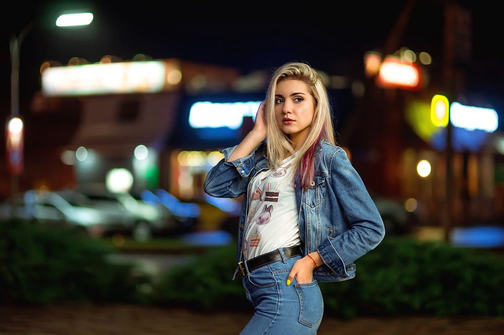 На улицах ночного города.