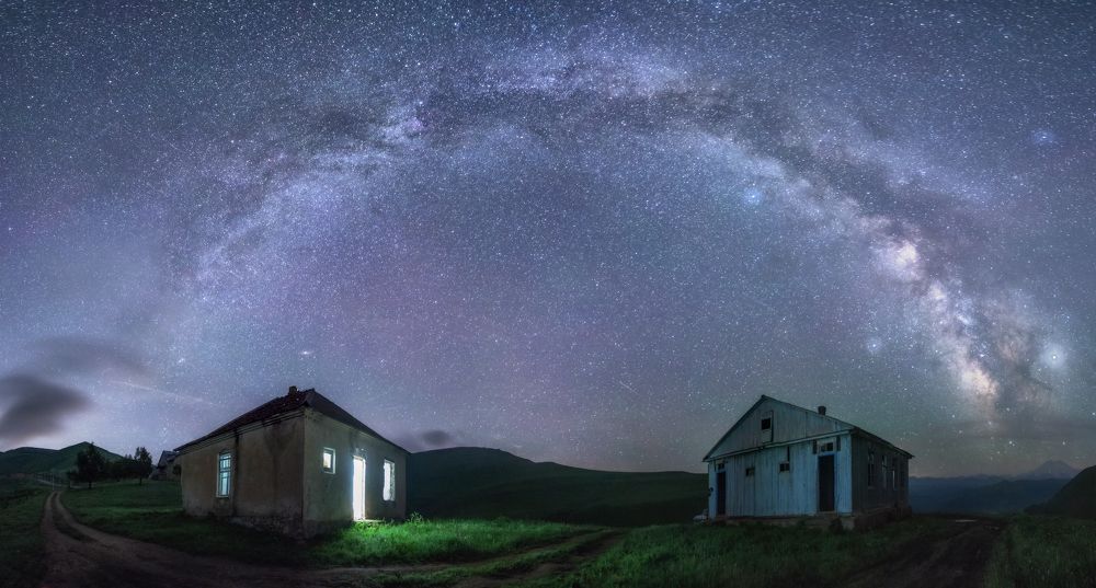 Село Кичи-Балык, Республика Карачаево-Черкессия. Nikon D800 + Sigma 14mm F1,8 Art (F 1,8, 30 s, ISO 5000, панорама из 7 вертикальных кадров)