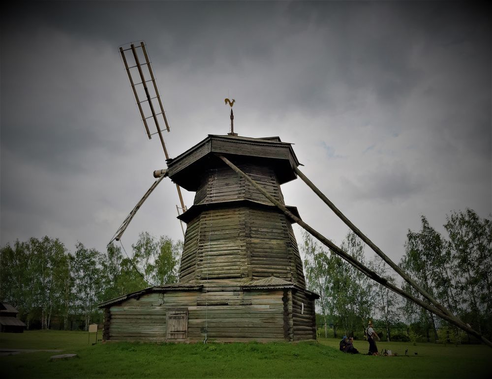 Суздаль. Музей деревянного зодчества. Мельница.