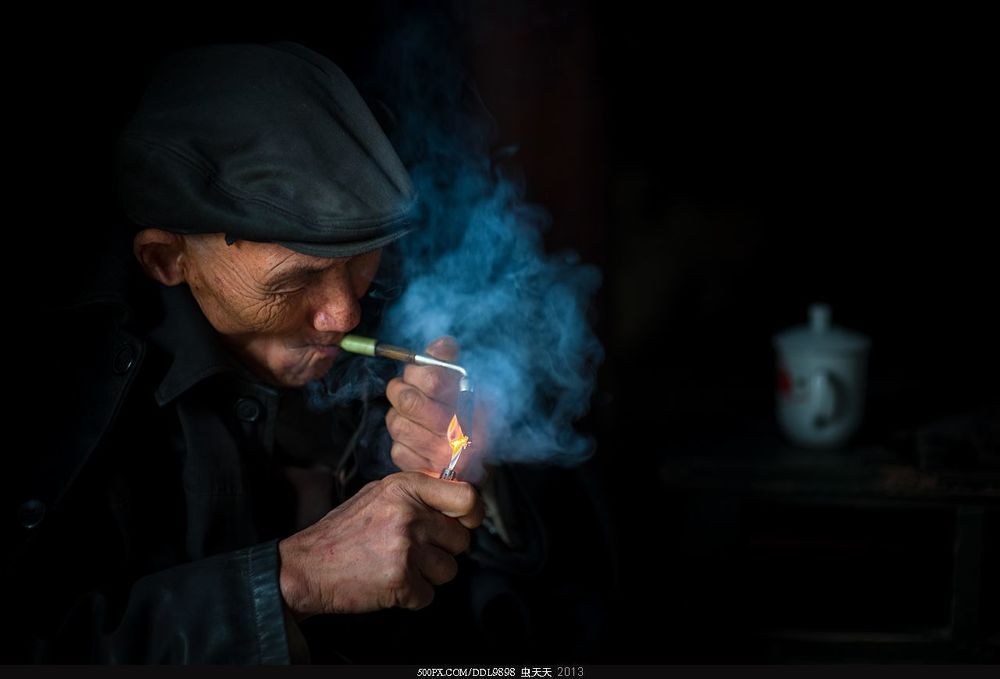 场镇上的老人