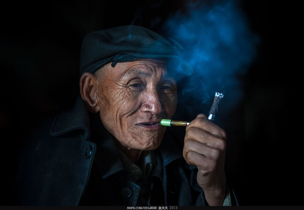 场镇上的老人