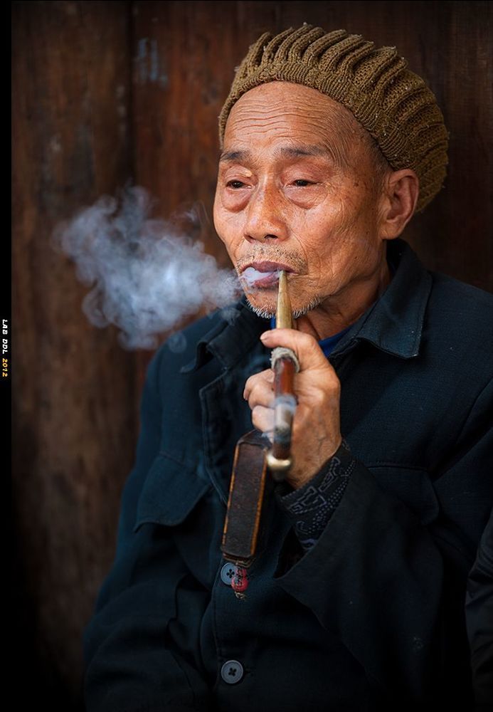 场镇上的老人
