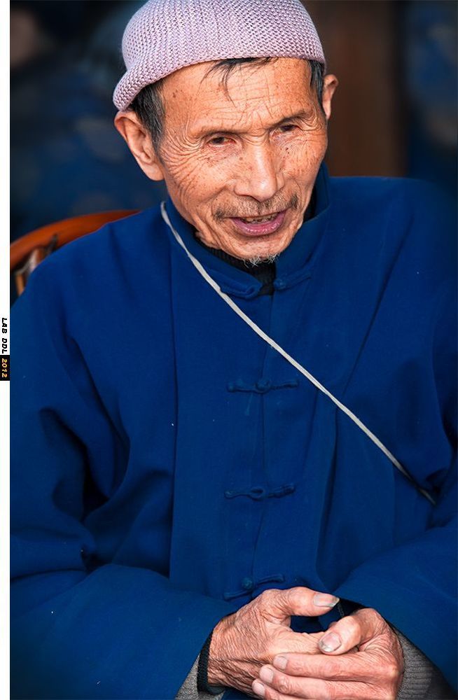 场镇上的老人