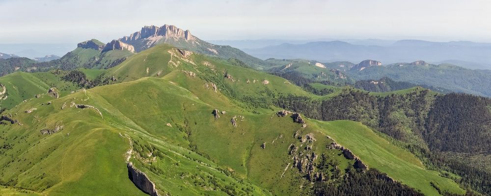 Большой Тхач. Вид с Чёртовых Ворот.