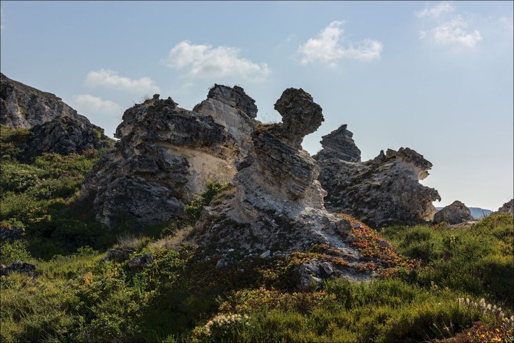 Джангульские истуканы в полдень