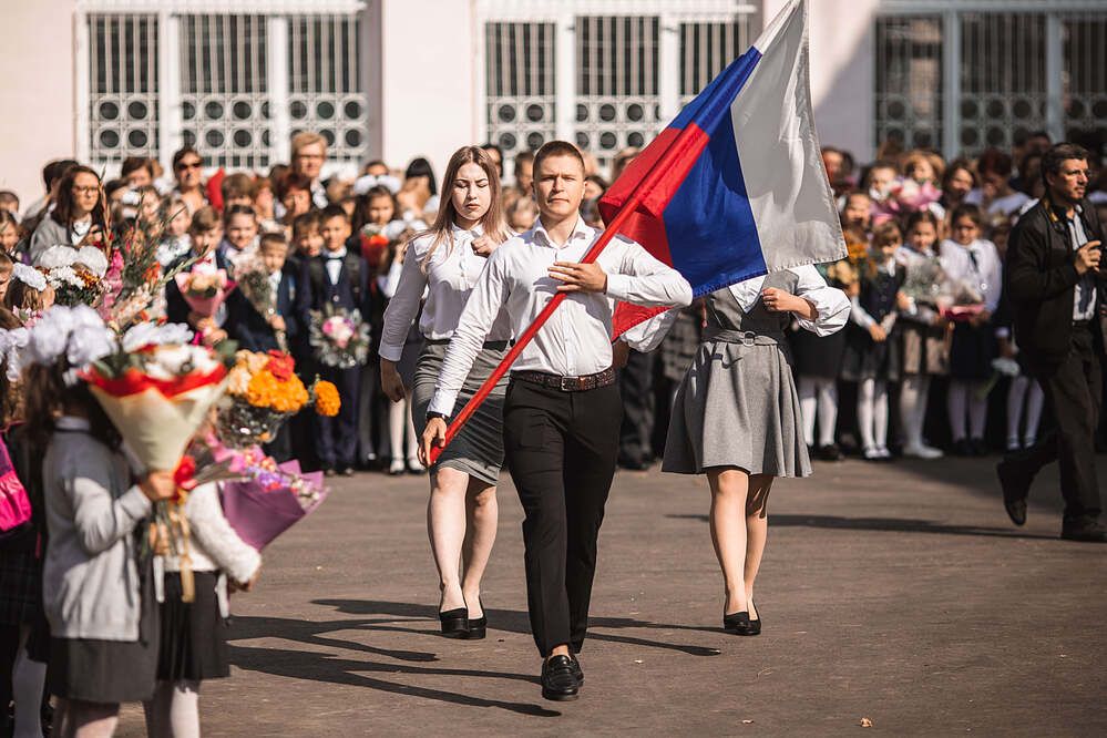 Первосентябрьские зарисовки...Линейка в школе!