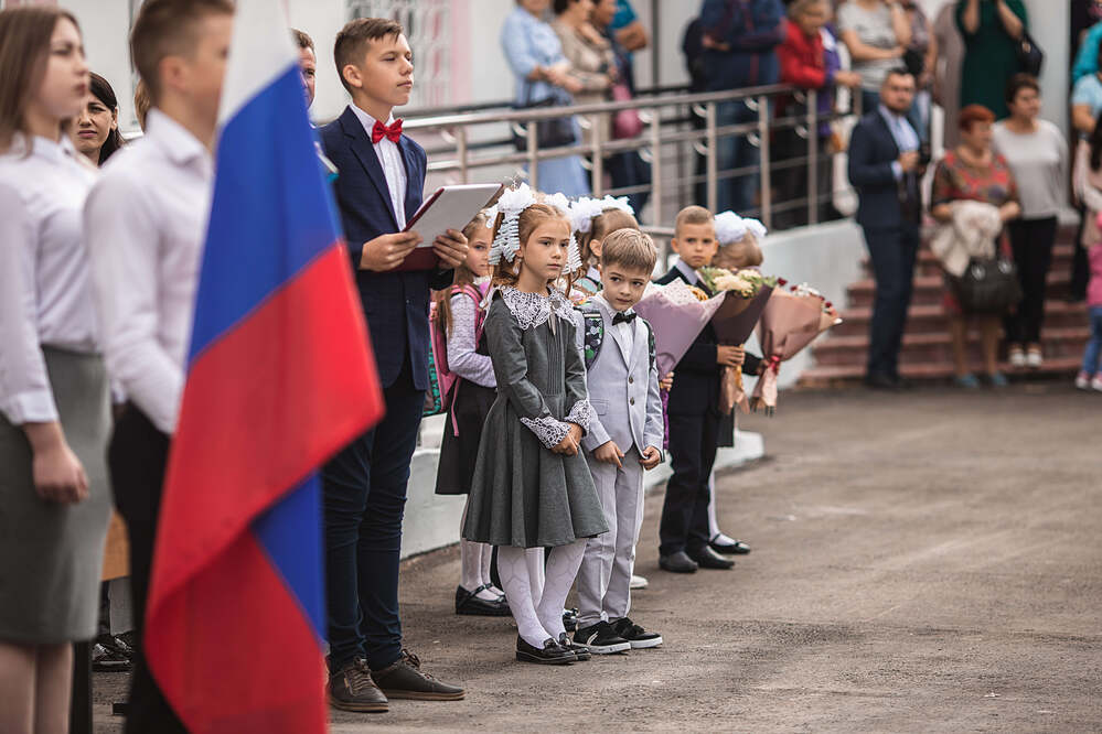 Первосентябрьские зарисовки...Линейка в школе!