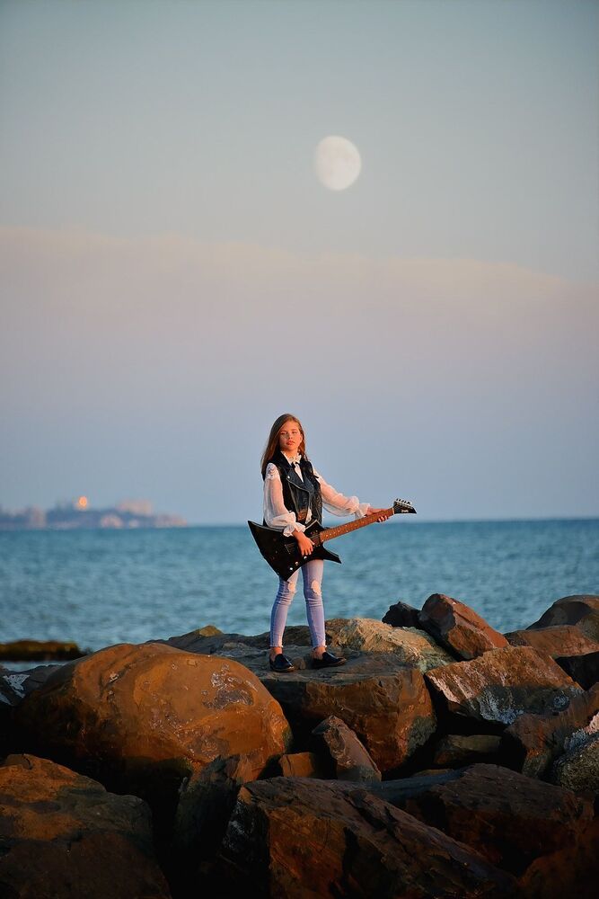 Rock girl