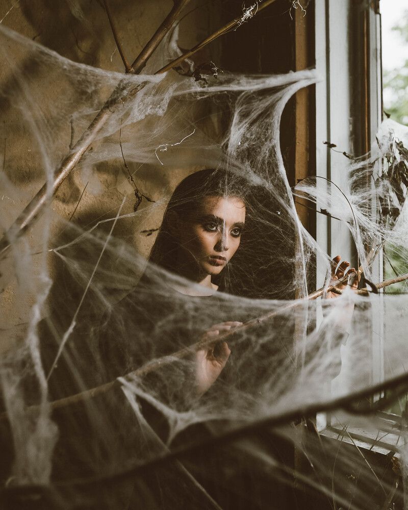 When she hit the web. She really wanted to get out, but the web did not let her go. Over time, a crown appeared that squeezed the head ... and she gradually got used to live and exist on this web ... Everyone who is born on the Web is part of it. Therefore, the fate of the universe is your fate too. Makeup Sheyanova Alexandra
@sasha.sheyanova Scenery Angelika Maralova @angelika_maralova Model Ksenia Yarovaya @stilinssskkiiiiii @afbm_models