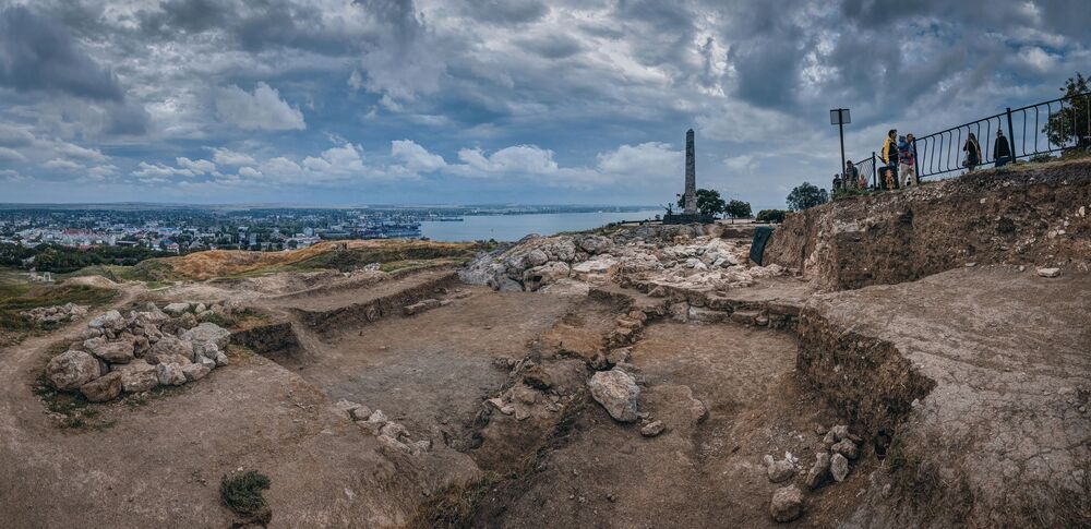 К современности древнего мира.