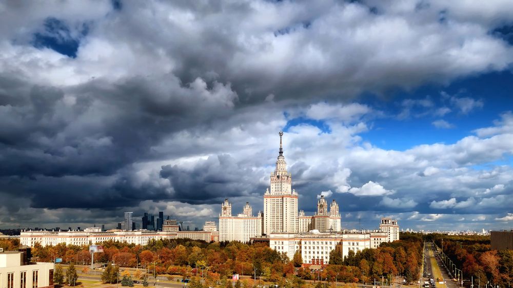 Тучи грозные ходят над нами...