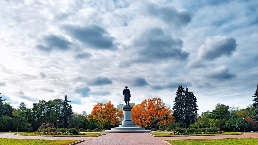 Ломоносов пасет облака