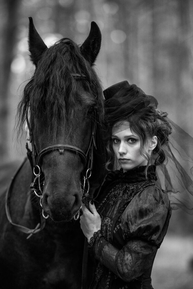 #crimsonpeak.black