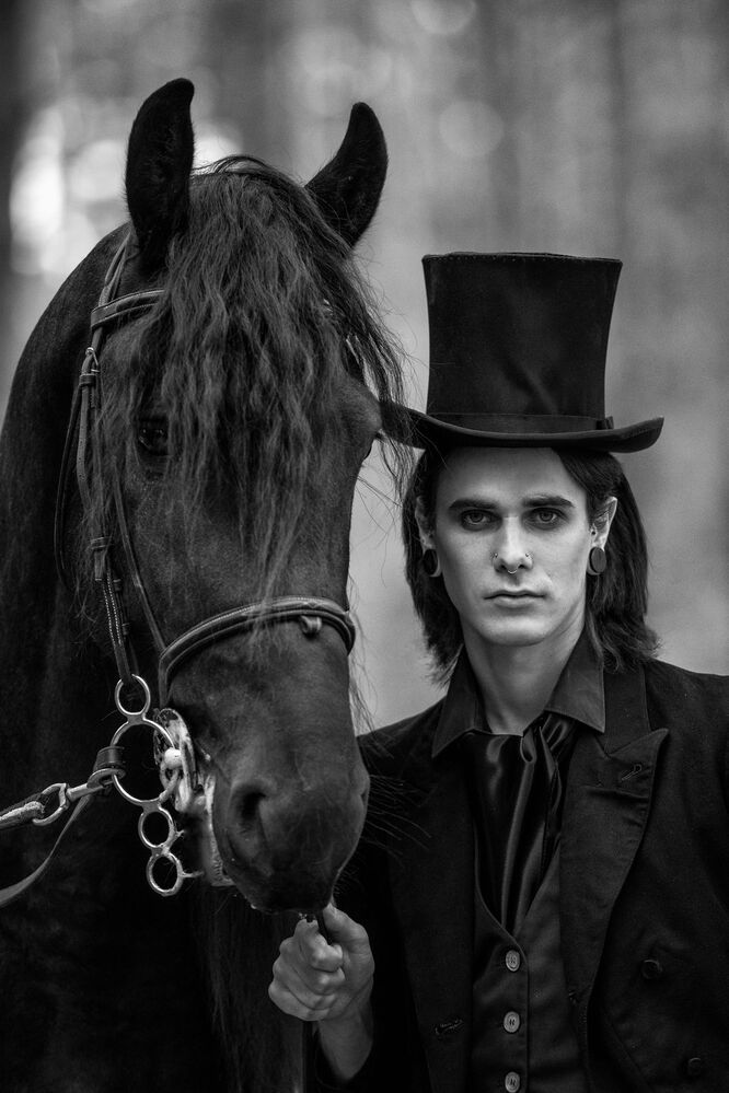 #crimsonpeak.black