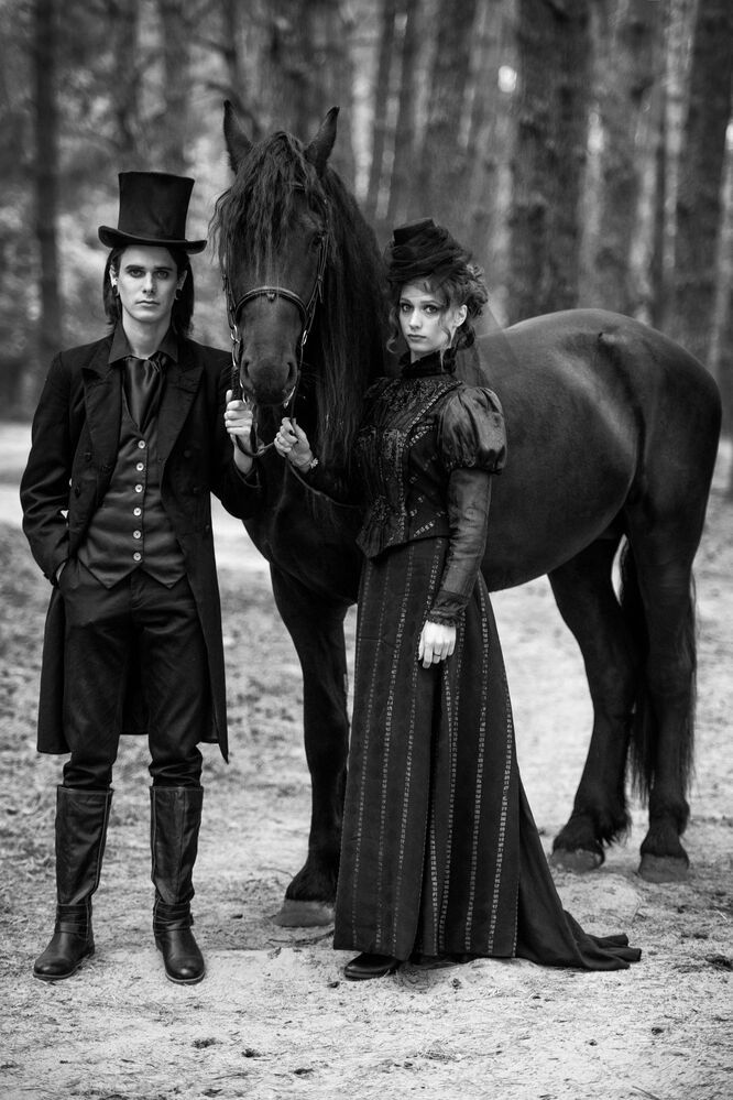 #crimsonpeak.black