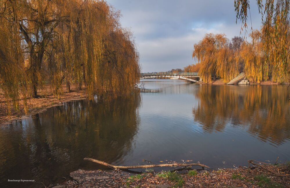 В осеннем гидропарке