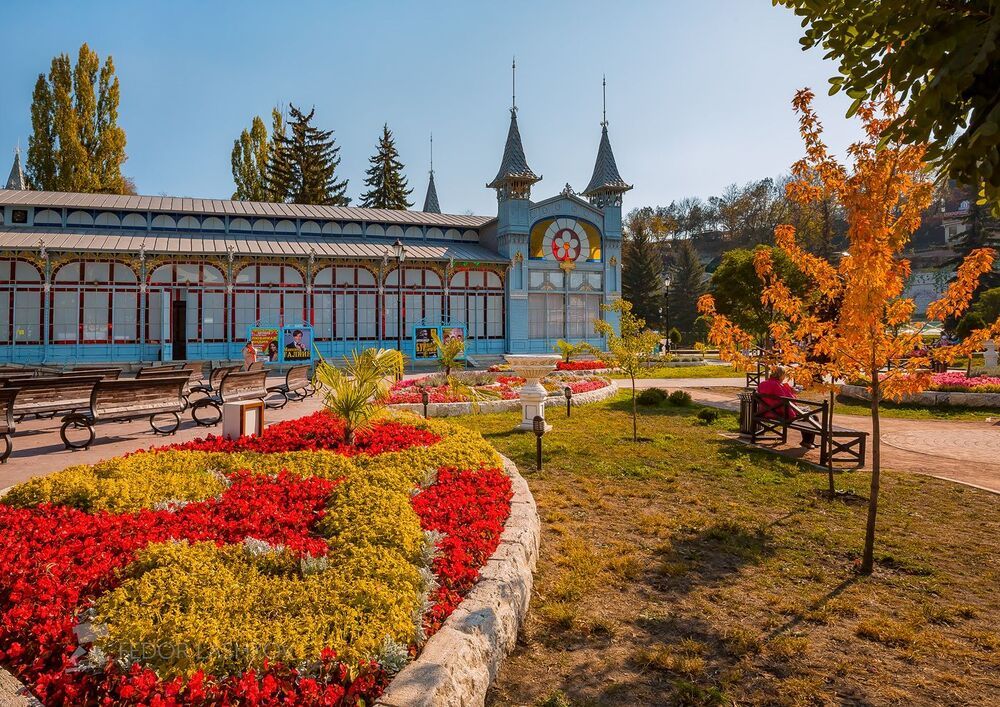 Цветущий парк в Пятигорске